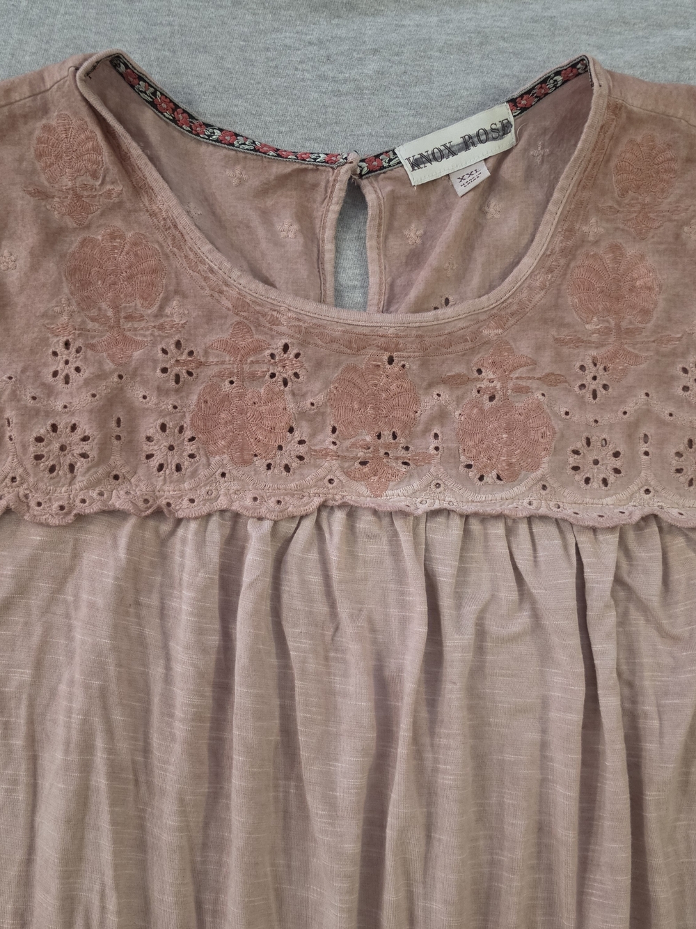 Knox Rose Dusty Rose Embroidered Yoke Sleeveless Tank - Picture 3 of 4